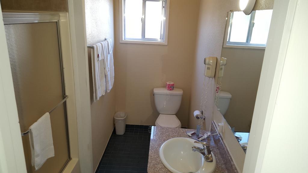 Reedley Inn Luaran gambar